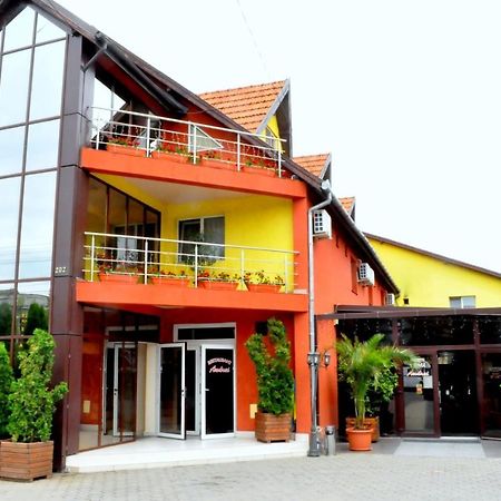 Hotel Andrei กัมปิอา ตัวร์ซิ ภายนอก รูปภาพ