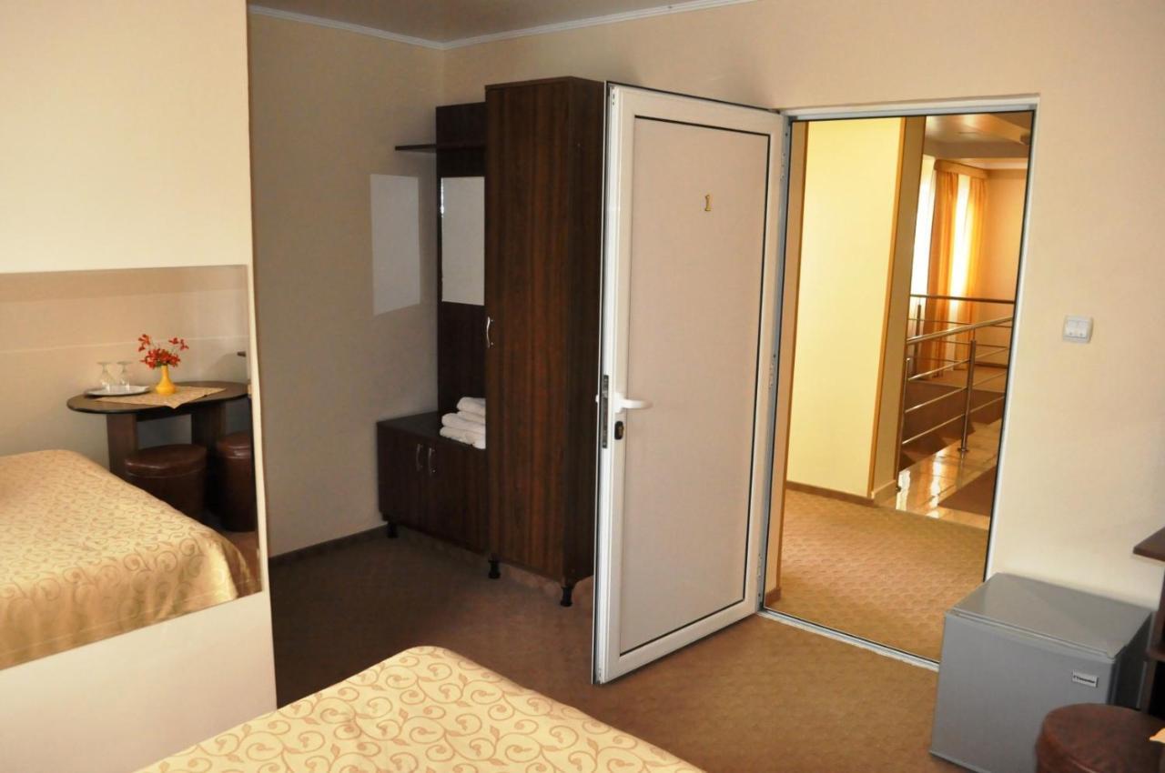 Hotel Andrei กัมปิอา ตัวร์ซิ ภายนอก รูปภาพ